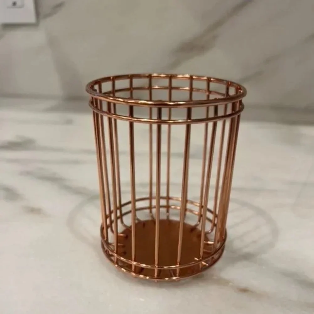 Urban Outfitters Gold Wire Decorative/Organizational Makeup or Pencil Cup